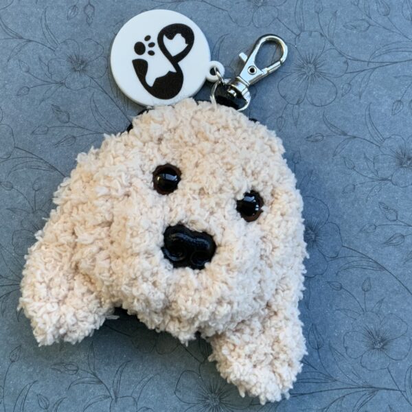 The perfect gift for any cockapoo owner or lover - a handcrafted cockapoo, lovingly hand crocheted and set on a lobster clasp keyring.